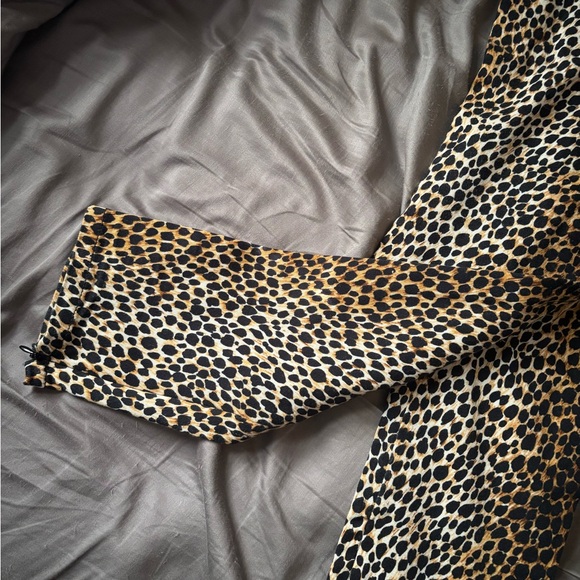 Dolce & gabana size 27 leopard print denim leggings very tight - Picture 3 of 6